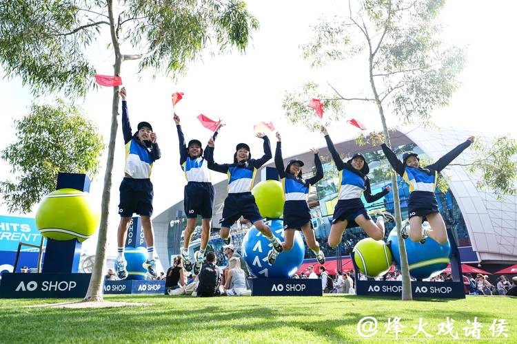 感受大满贯赛事氛围，六位中网球童奔赴澳网