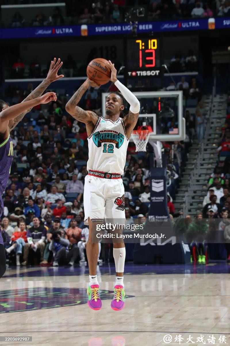 莫兰特8+10哈里斯空砍21+8 7人上双灰熊屠76人